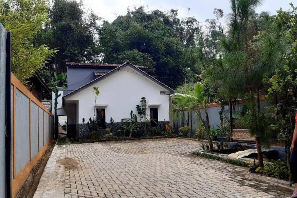 Villa Dhanty Bogor Exterior foto